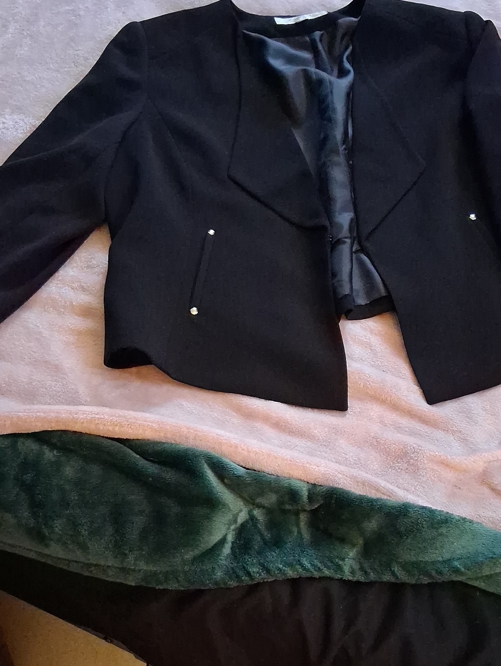 Tahari Classic Black Cropped Women's Blazer